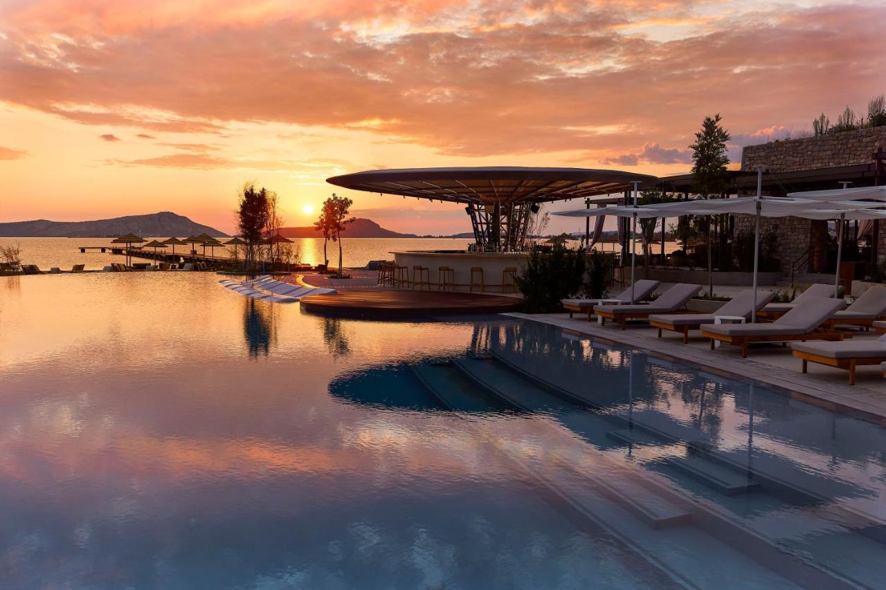 W Costa Navarino Hotel